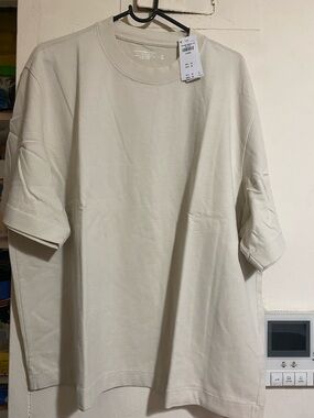 Men's Cream Crewneck Short Sleeve Shirt - Abercrombie.NEW